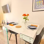Apartment Croisette - 4 Personnes - Vue Cannes